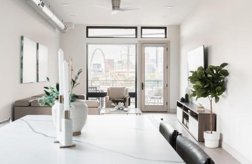 Jefferson Park House | City Views! - Chic Jefferson Park Condo - Tesoro