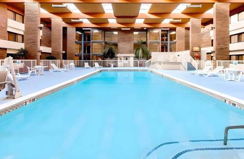 Lansing Hotel | Clarion Hotel & Conference Center Lansing West