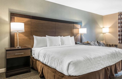 Rostraver Hotel | Clarion Inn Belle Vernon