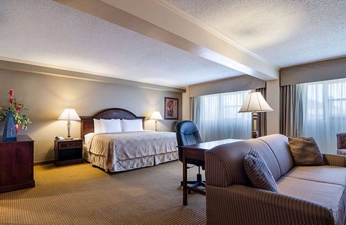 Garden City Hotel | Clarion Inn