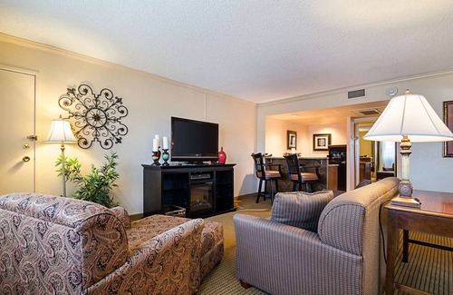 Garden City Hotel | Clarion Inn