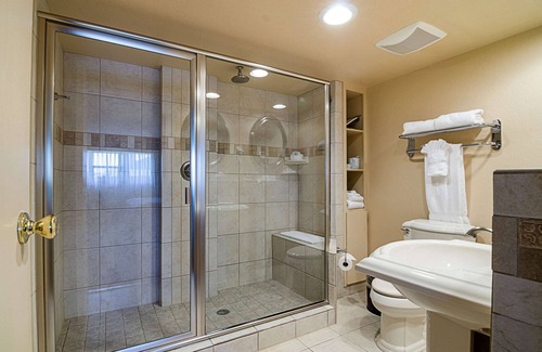 Garden City Hotel | Clarion Inn