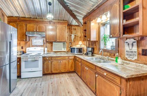 Clarkesville House | Clarkesville Rustic Hideaway on 38-Acre Farm!
