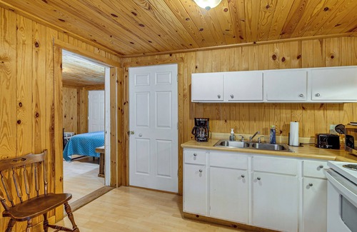 Clarkson Cabin | Clarkson Cabin - 17 Mi to Mammoth Cave Nat’l Park!