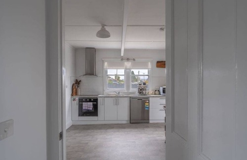 Latrobe House | Classic 1800s Charmer with WiFi and Parking