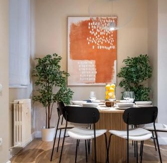 Bucharest City-Centre Apartment | Classic 3BR Loft Overlooking Cismigiu Gardens, Two bathrooms, Balconies