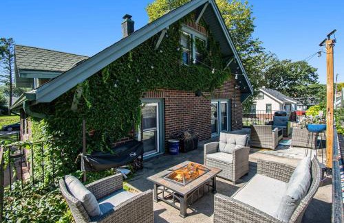 Southeast Omaha House | Classic 4BR Bowery Hill Gem Near Top Spots