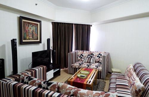 Semanggi Apartment | Classic and Strategic 3BR Apartment Sudirman Tower Condominium By Travelio