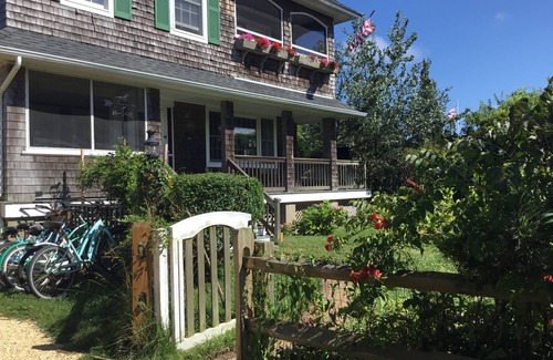 Bay Head House | Classic Bayheader with Pool & 4 minute Walk to Beach