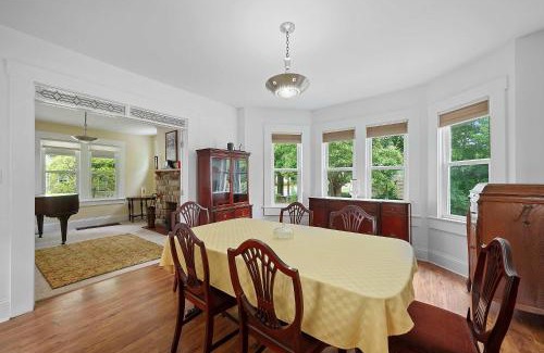 Grandview Heights House | Classic Charm on Ashland - For 8