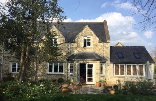 Lechlade House | Classic Cotswold Home in Little Faringdon nr Burford dog friendly