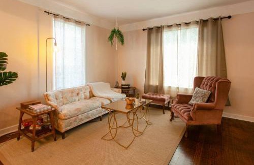 Medford Apartment | Classic & Cozy Apartments - Parking & Close To Dw