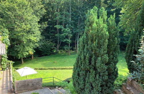 Royat House | CLASSIC DRIVER HOME 2, vintage cottage in the heart of nature