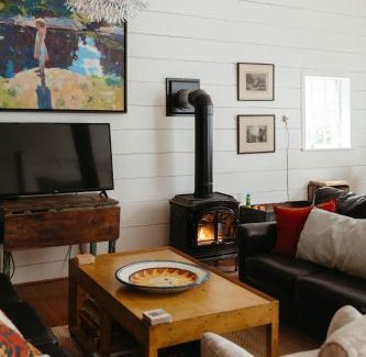 Friendship House | Classic MidCoast Maine Farmhouse near the Water