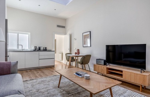 Recoletos Apartment | Classic Recoletos 1BR w/Doorman, in Calle Serrano, by Blueground