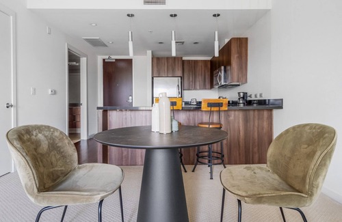 The Villas Apartment | Classic Santana Row 1BR w/Gym & Pool, 10 mins to Google, by Blueground