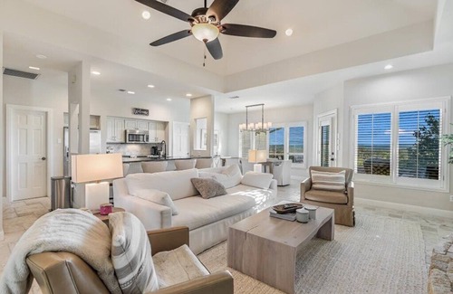 Barton Creek Lakeside Cottage | Classy and Cozy Cottage #6 in Barton Creek Lakeside- inside private country club