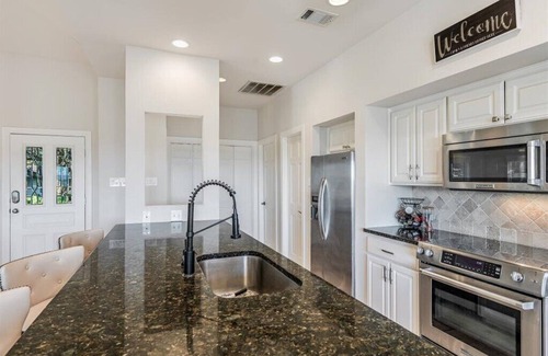 Barton Creek Lakeside Cottage | Classy and Cozy Cottage #6 in Barton Creek Lakeside- inside private country club