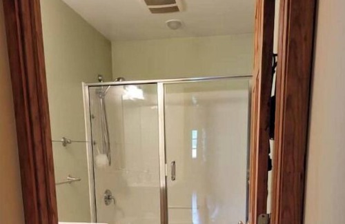 Boscobel Cabin | Classy cabin, private, close to town.