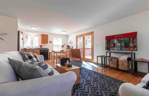 North Kingstown House | Classy/Cozy/Comfy w/private pool - 15 minutes to Newport