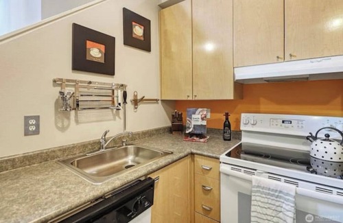 Belltown Apartment | Clean Belltown Condo Near Space Needle & Downtown