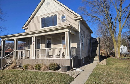 La Porte Apartment | Clean, Comfortable 2-Bedroom Apartment in Downtown LaPorte