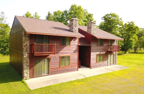 Wakefield Condo | Clean, Comfortable and Quiet Condo at the base of Jackson Creek Summit