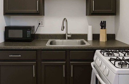 Lakeview Apartment | Clean & Equipped 1BR Apt