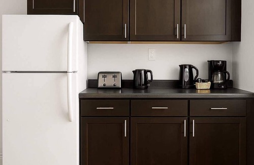 Lakeview Apartment | Clean & Equipped 1BR Apt