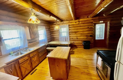 Harmony Cabin | Clean Log Cabin in Trout Fishing mecca!