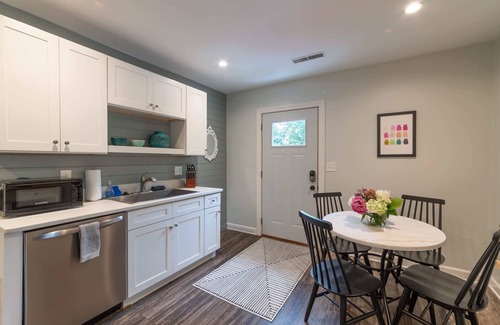 Lower Burns Park Apartment | Clean & Quiet 4-BR near Downtown and UM Campus