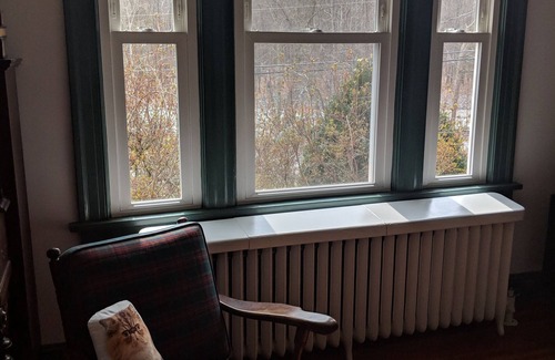 Phoenicia House | Clean & Serene 4 BR House with mountain & river views. Great for groups!
