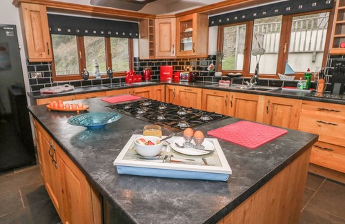 Pendine House | CLEAR VIEW, pet friendly, character holiday cottage in Pendine