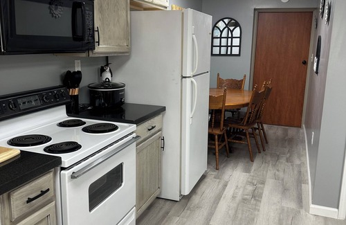 Newcomb Apartment | CLEARFORK CREEK LODGING & RV CAMPGROUND#4