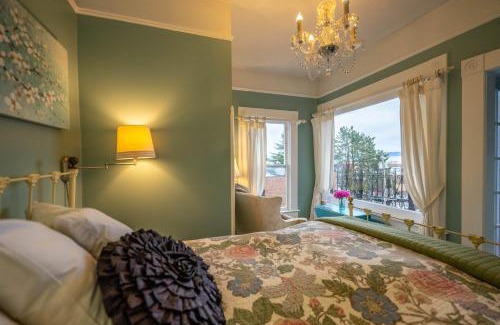 Astoria Bed & Breakfast | Clementine's Guest House & Vacation Rentals