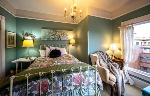 Astoria Bed & Breakfast | Clementine's Guest House & Vacation Rentals