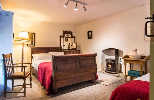 Kenmare Apartment | Cleo Gallery Apartments