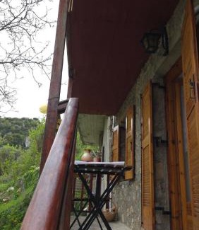 Trikolonoi House | Cleopatrahouse