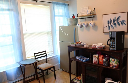 Dover Apartment | 🤓Clever Studio🍷Free Wine☕️Coffee/Tea Bar - Free Parking!