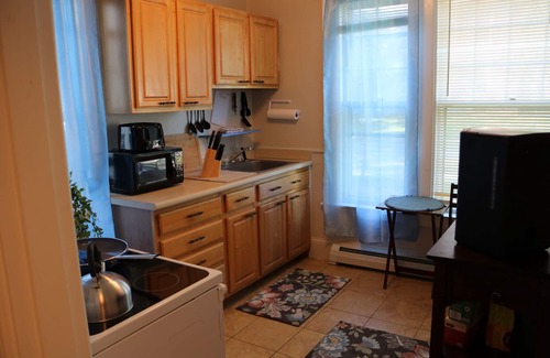 Dover Apartment | 🤓Clever Studio🍷Free Wine☕️Coffee/Tea Bar - Free Parking!