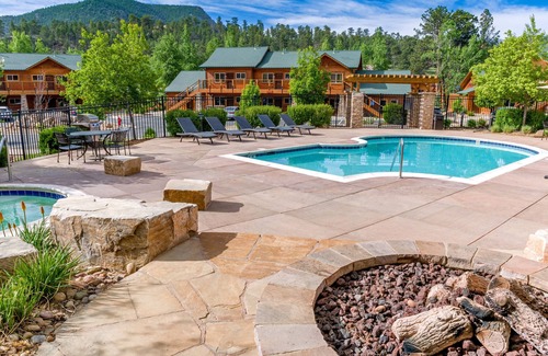 Estes Park Condo | Cliffside condo w/patio, steps from pool, grill & fire pit. 5-minute walk to do