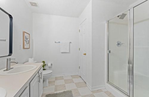 Westside Apartment | Cliffside Hideaway Cottage - 4 Bed - Pool - Family