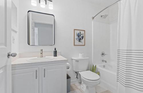 Westside Apartment | Cliffside Hideaway Cottage - 4 Bed - Pool - Family