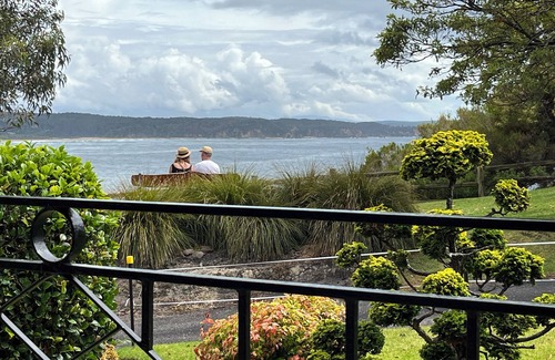 Tathra House | Clifftop- Amazing beach, coast + ocean views.