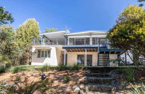 Mollymook Beach House | Clifftop Retreat - north facing oceanfront property, stunning views, sleeps 12