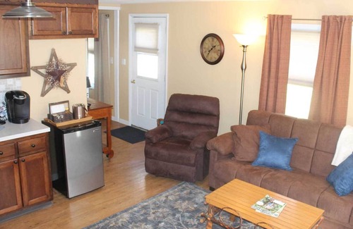 Clinton Apartment | Clinton's Pet Friendly B&B