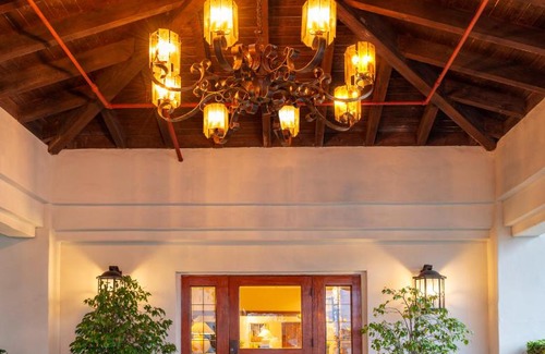 Downtown Ventura Hotel | Clocktower Inn Ventura