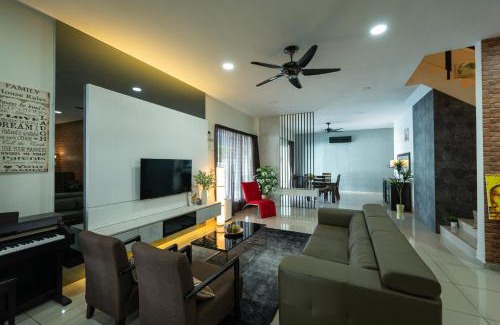 Bukit Baru Villa | CloClo Villa - Truly Cuti-Cuti Melaka (24pax)