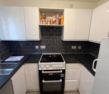 Thamesmead House | Close London City Airport- PetOK - Free Parking