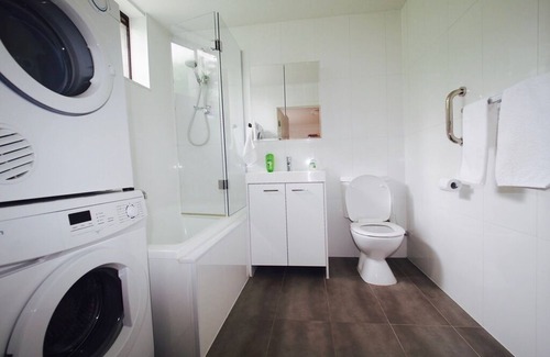 South Yarra Apartment | close to Alfred Hospital, Chapel St,Prahran and 10 min by Tram to the CBD